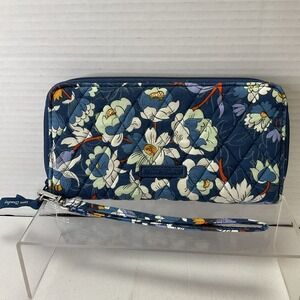 Vera Bradley Wristlet‎ Wallet, Blue, Teal Floral Design W/ Silver accents.
